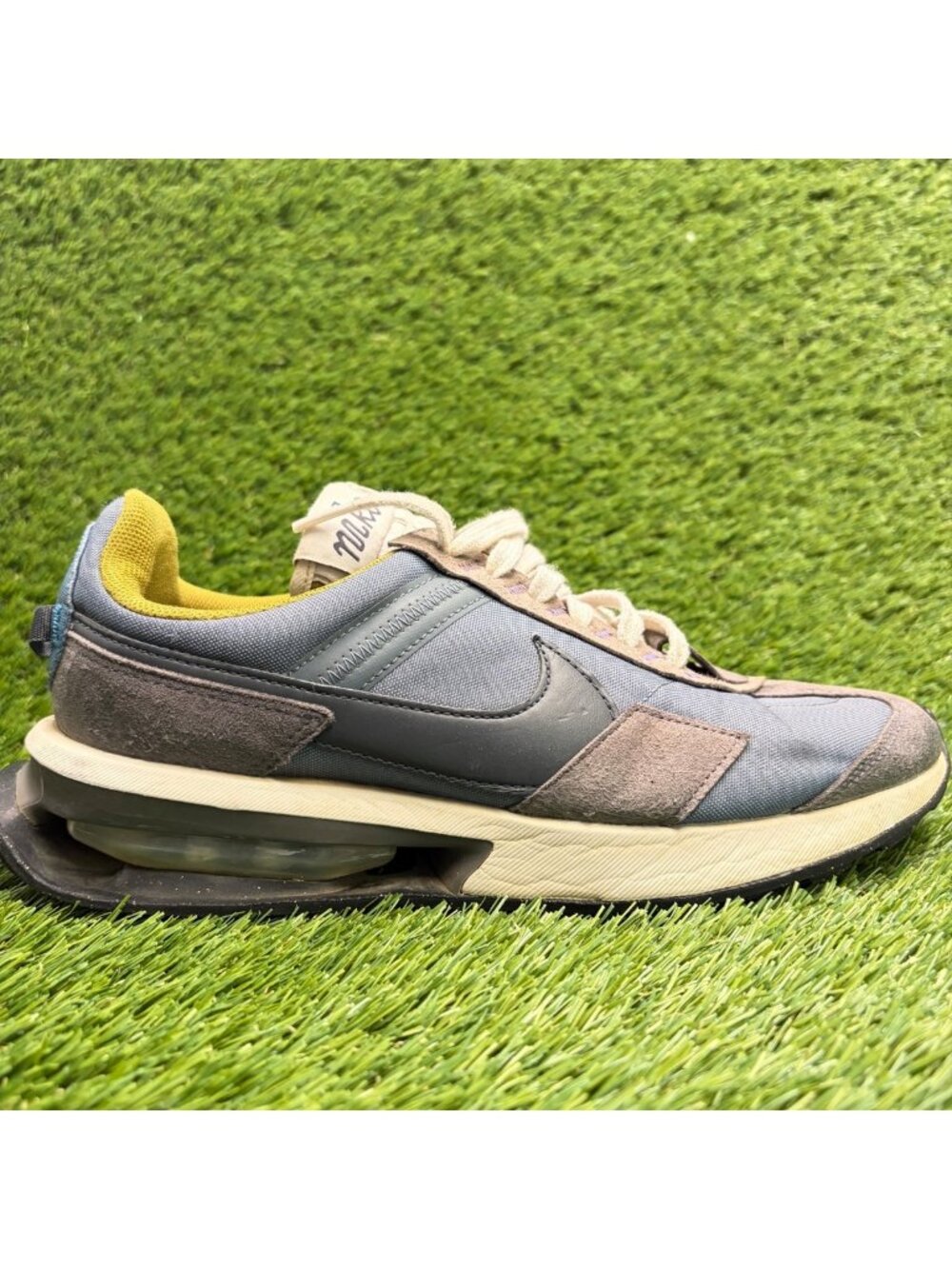 Nike Air Max Pre-Day LX Hasta Mens Size 8.5 Gray Running Walking Shoes Sneakers